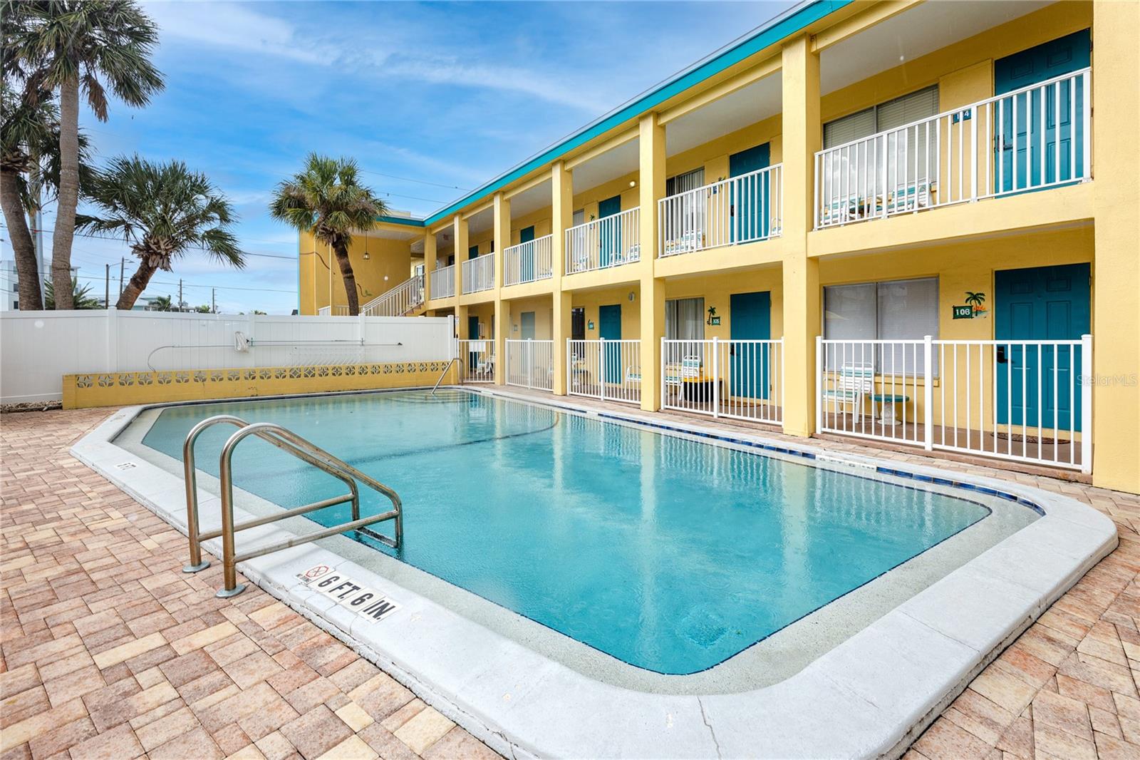 MALYN CONDO MOTEL CONDO - Residential