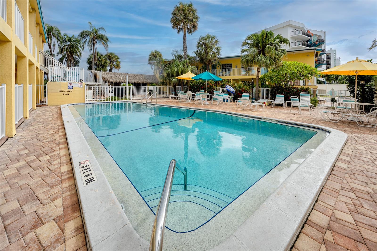 MALYN CONDO MOTEL CONDO - Residential