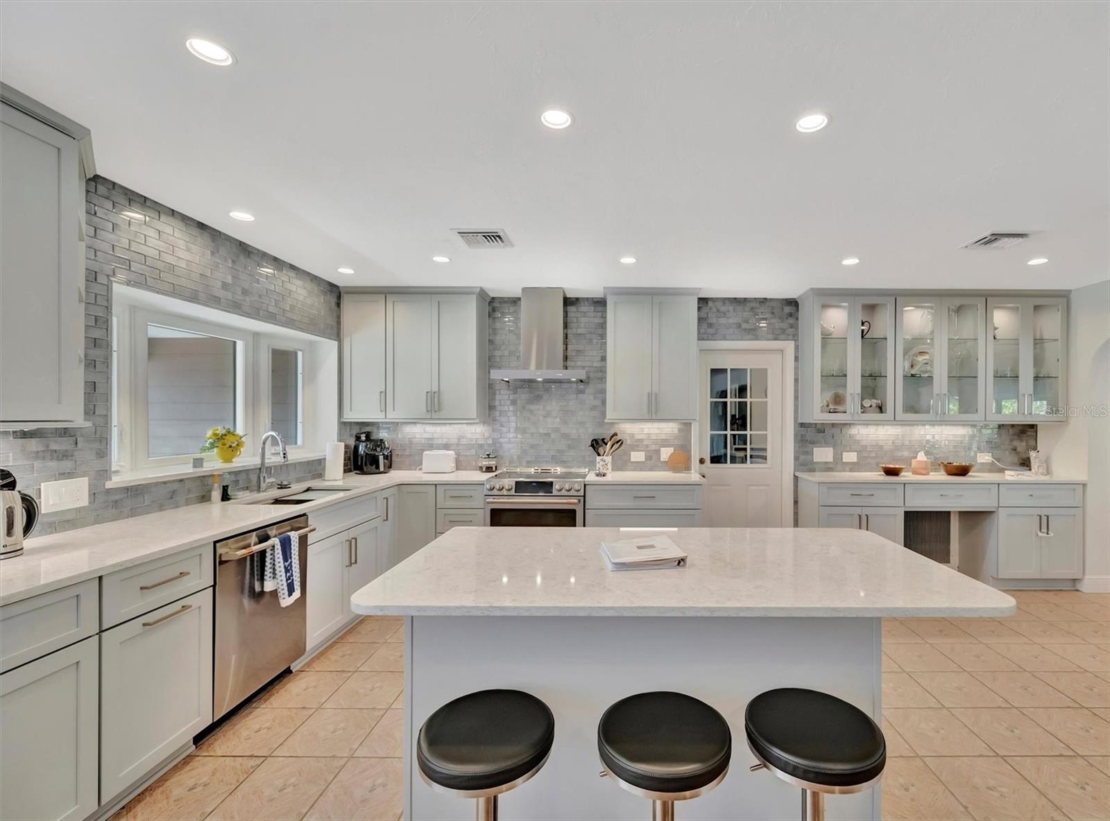 5403 PALMETTO POINT DRIVE