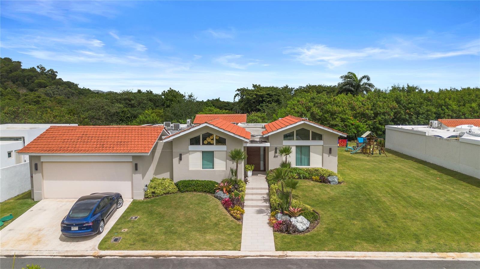 Where nature meets intention, this one-story Casona del Lago residence sits on a lush 1,005 sqmt lot in Sabanera Dorado. Surrounded by serene greenery and curated by interior design studio Medio Punto, this 2022-built home brings together privacy, elegance, and functionality in perfect harmony.
Thoughtfully laid out with soaring ceilings and flexible interiors, the home features four bedrooms (convertible to five), 4.5 bathrooms, a spacious kitchen with island, breakfast room, family room, and a generous great room that opens onto a covered terrace. Natural light flows through almond-colored, Italian-crafted windows, framing the garden views with quiet grace.
?Quartz countertops, travertine marble floors, and soft-closing cedar cabinetry create an atmosphere of understated luxury. Outdoors, the forest backdrop provides a peaceful retreat, enhanced by solar panels, a cistern, water softener, Tesla charger, and efficient air-conditioning for true comfort with conscience.
?With its modern systems, refined finishes, and access to the resort-style amenities of the Sabanera Dorado community—including pools, wellness spa, fitness center, clubhouse, pickleball court, and the TASIS School—this residence offers more than a place to live.
It’s a space to grow, unwind, and thrive.