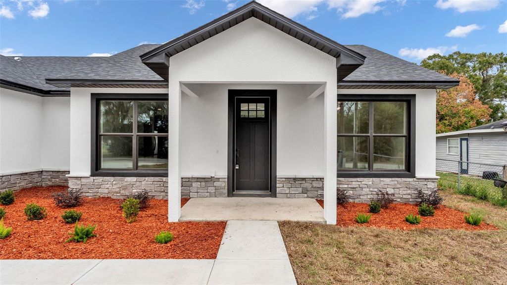 Photo of 1802 Avenue Q SW, Winter Haven, FL 33880 (MLS # L4957801)