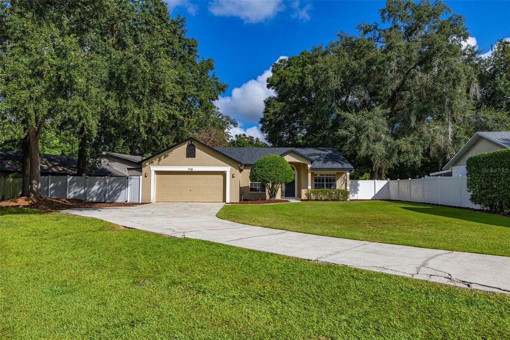 Photo of 7918 Lakeside Woods Drive, Orlando, FL 32810 (MLS # S5158006)
