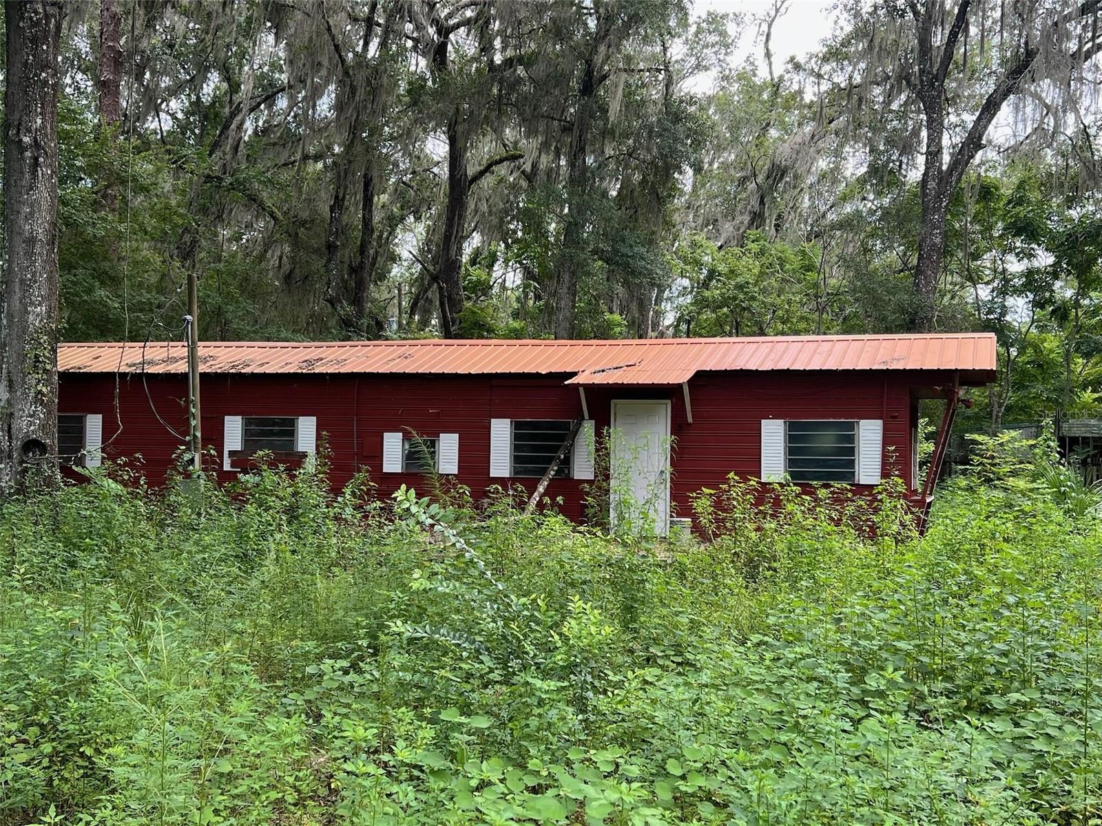 Discover this charming mobile home situated in Citra, FL, has comfortable living in a serene environment. This property boasts a spacious layout with ample natural light throughout. The well-equipped kitchen provides plenty of storage and functionality. Enjoy outdoor gatherings in the generous yard, appropriate for relaxation and recreation. Conveniently located with easy access to local amenities and attractions, this home presents an excellent opportunity for those seeking a tranquil lifestyle.