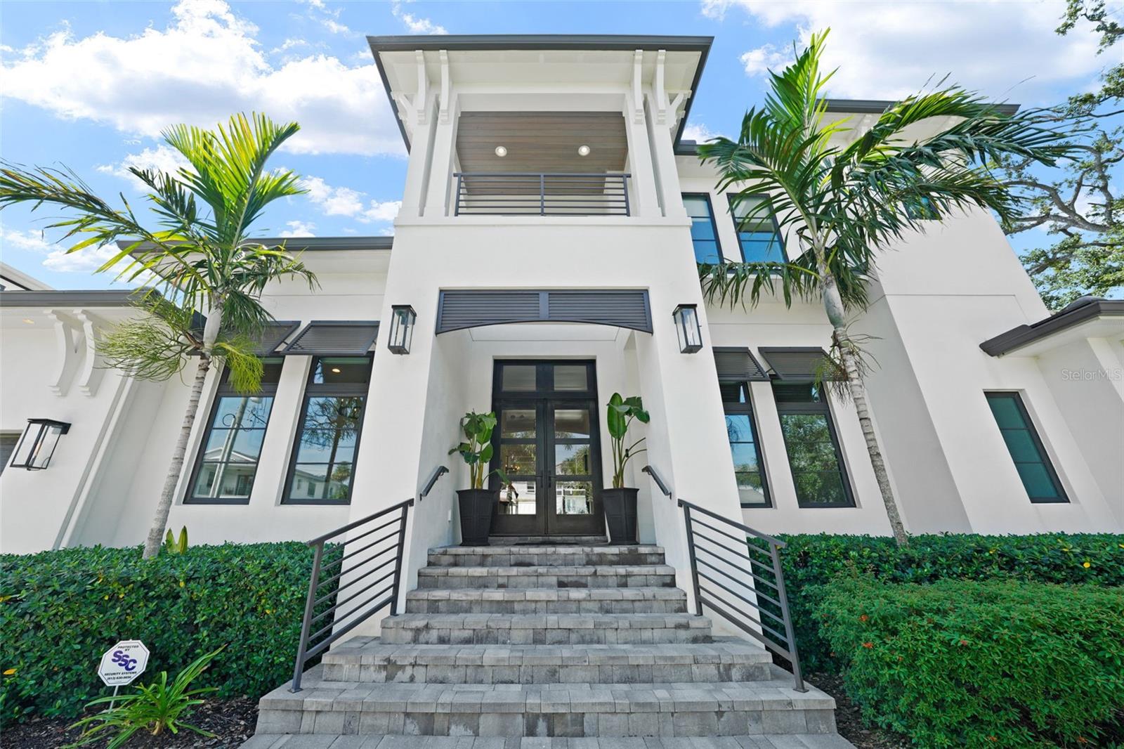 555 SUWANEE CIRCLE