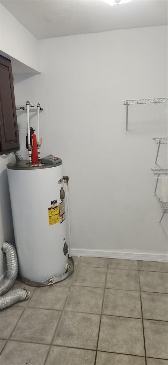 CROWN OAKS 1ST ADD - Residential Lease