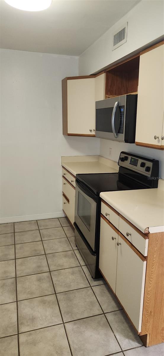 CROWN OAKS 1ST ADD - Residential Lease