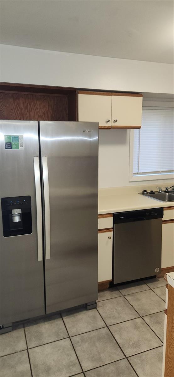 CROWN OAKS 1ST ADD - Residential Lease