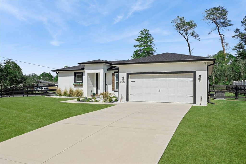 Photo of 16187 SW 24th Terrace, Ocala, FL 34473 (MLS # O6385169)