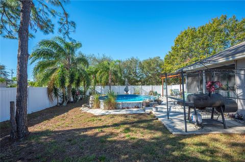 A home in AUBURNDALE