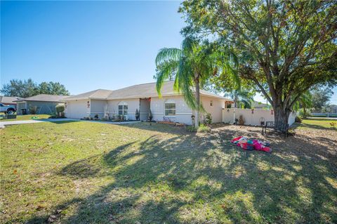 A home in AUBURNDALE