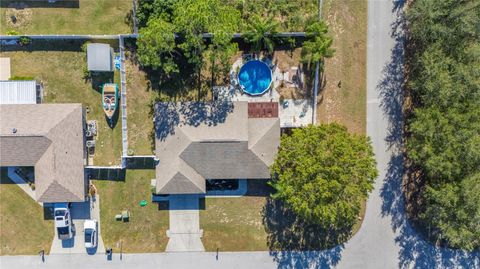 A home in AUBURNDALE