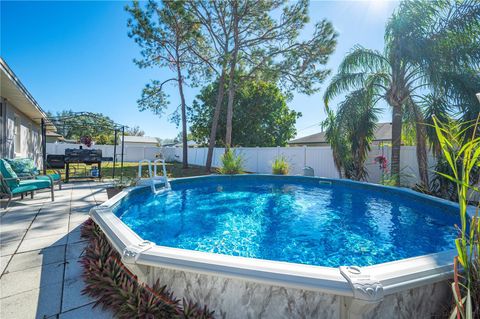 A home in AUBURNDALE