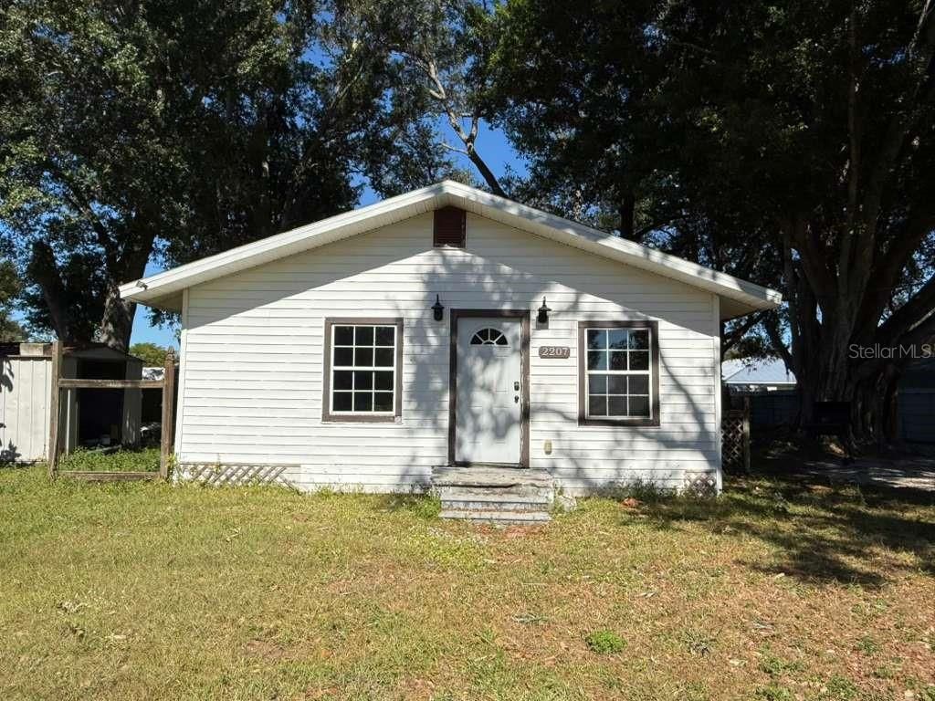 Photo of 2207 38th Avenue E, Bradenton, FL 34208 (MLS # A4672244)