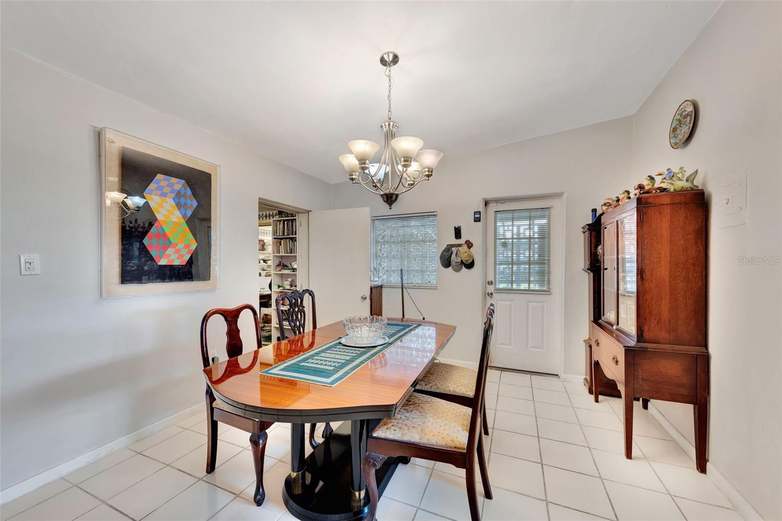 1905 W AMELIA STREET