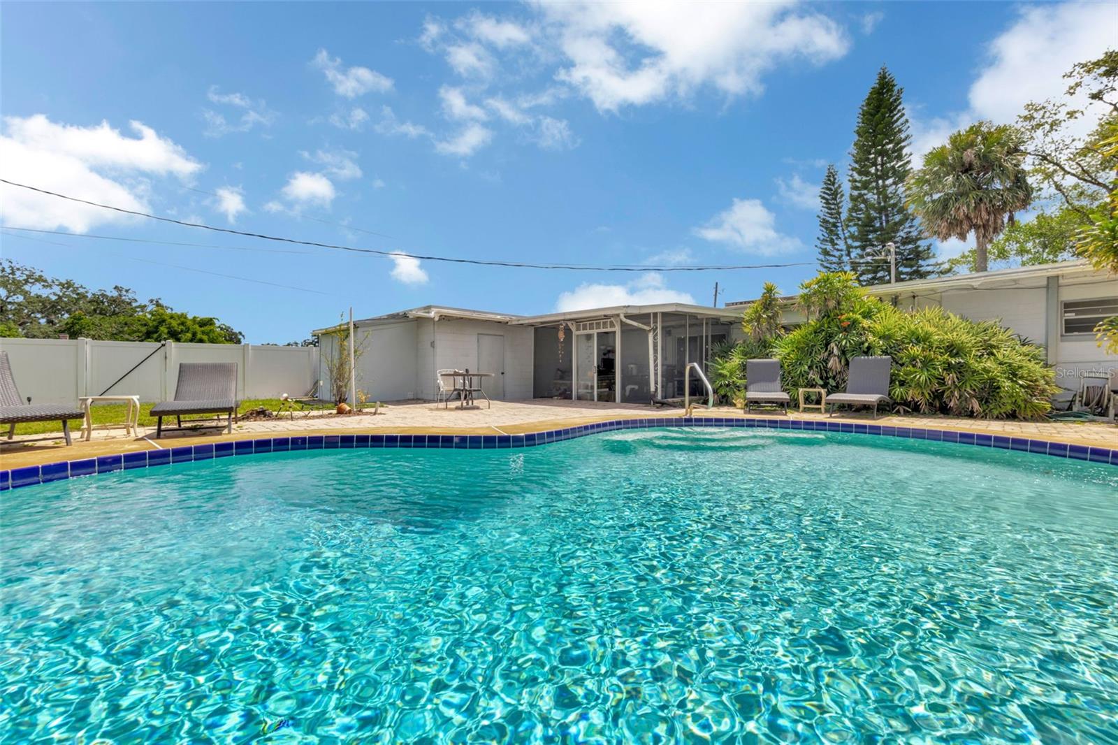 1905 W AMELIA STREET