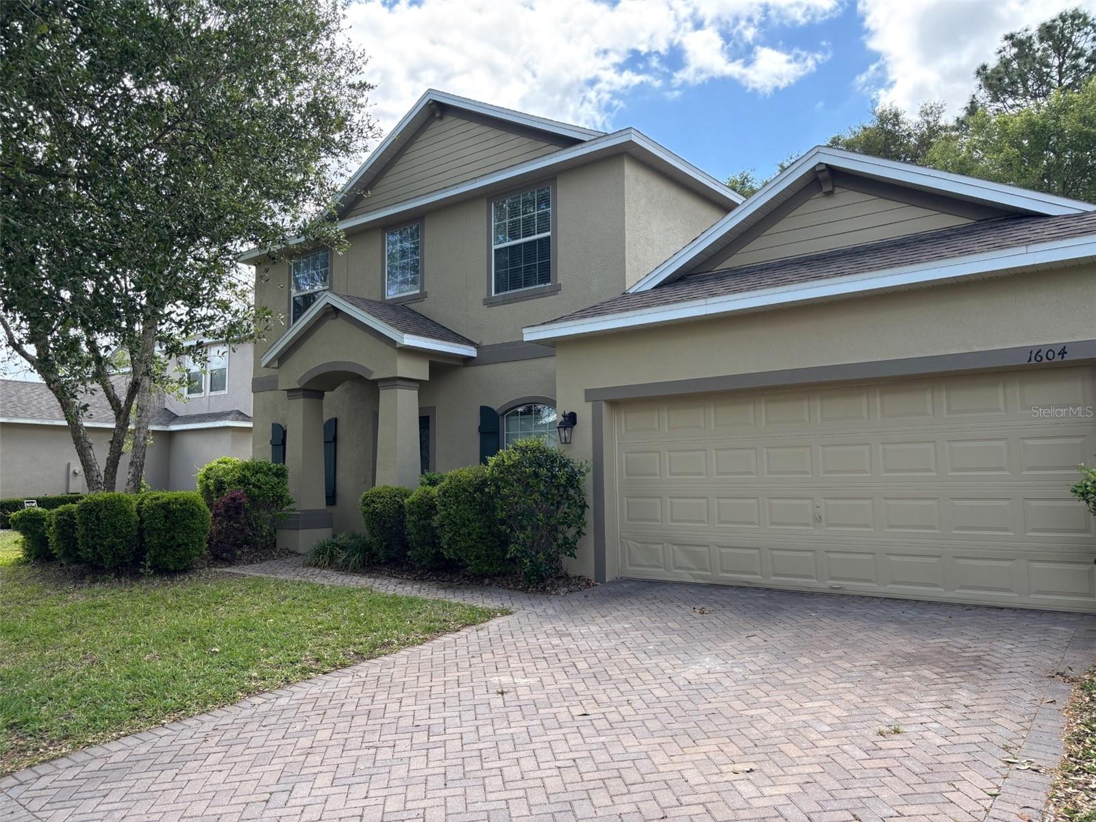 1604 BLUE GRASS BOULEVARD