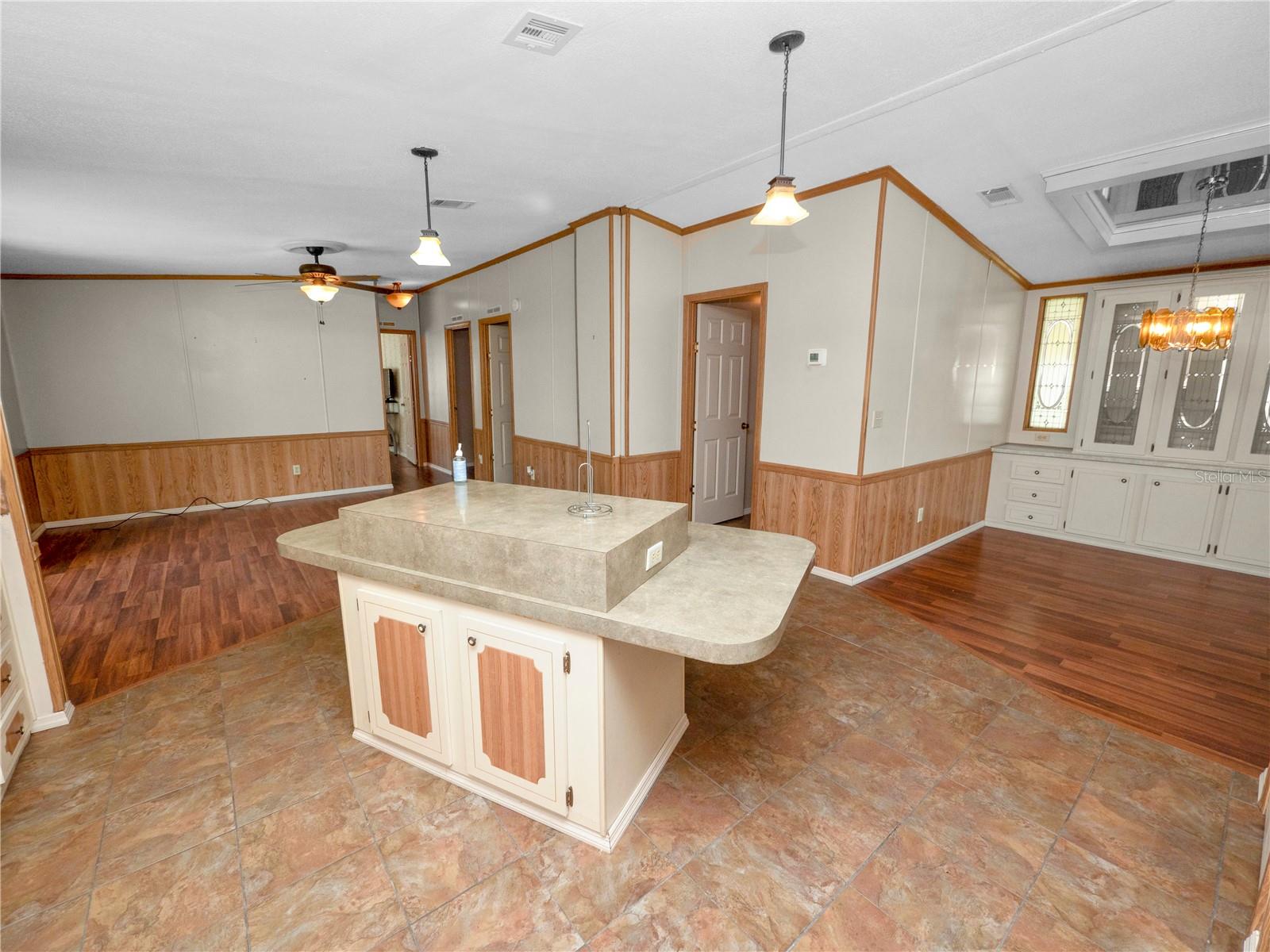 LAKE MARIANA ACRES - Residential Lease