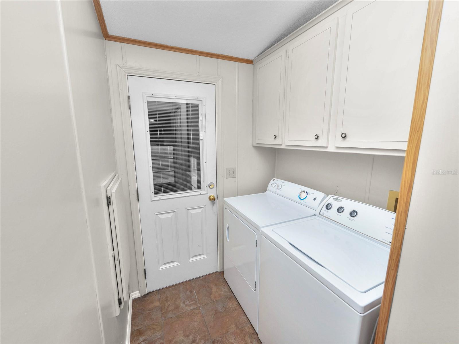 LAKE MARIANA ACRES - Residential Lease