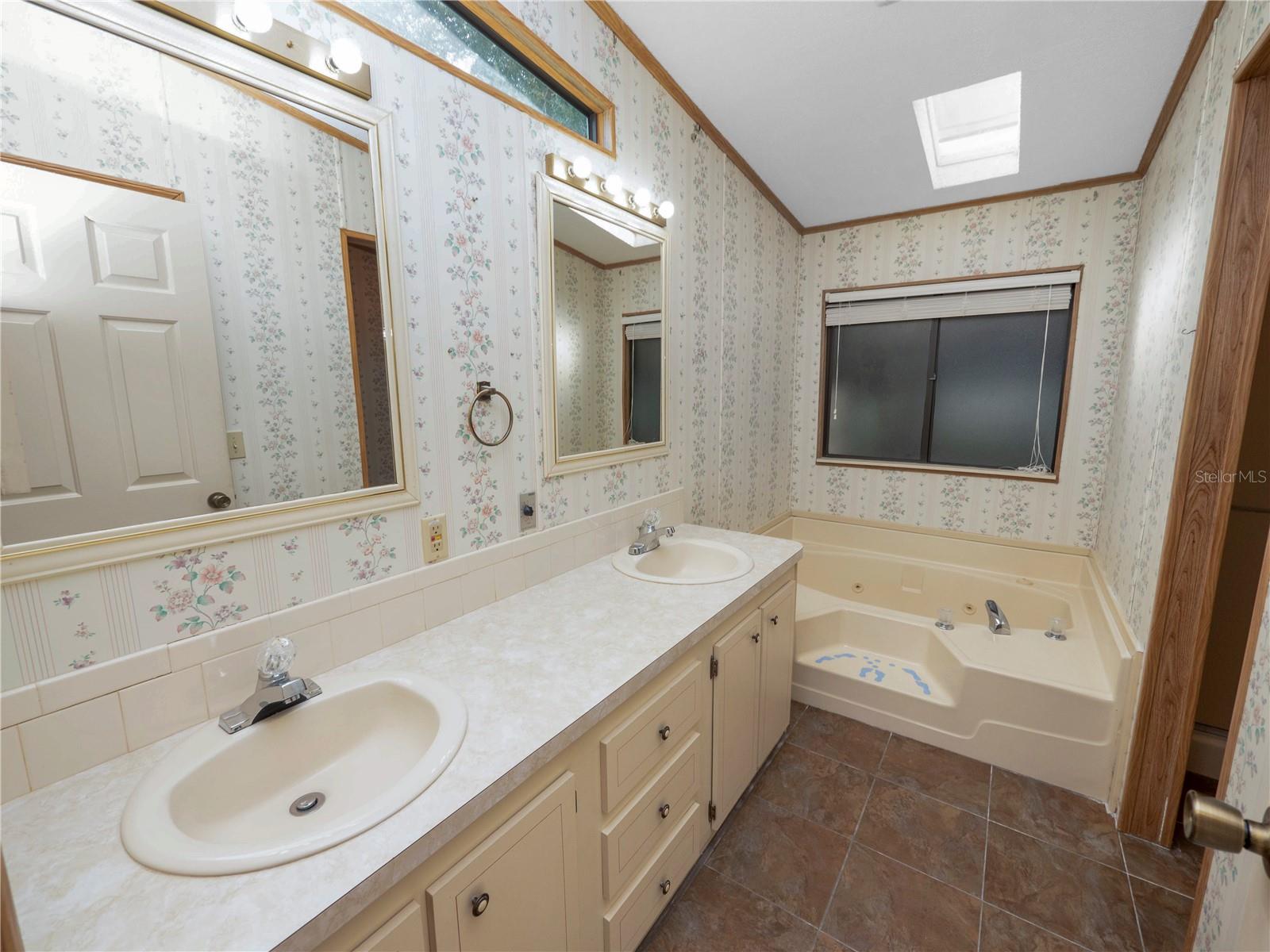 LAKE MARIANA ACRES - Residential Lease