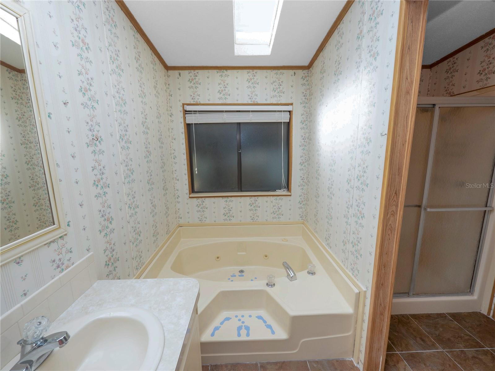 LAKE MARIANA ACRES - Residential Lease