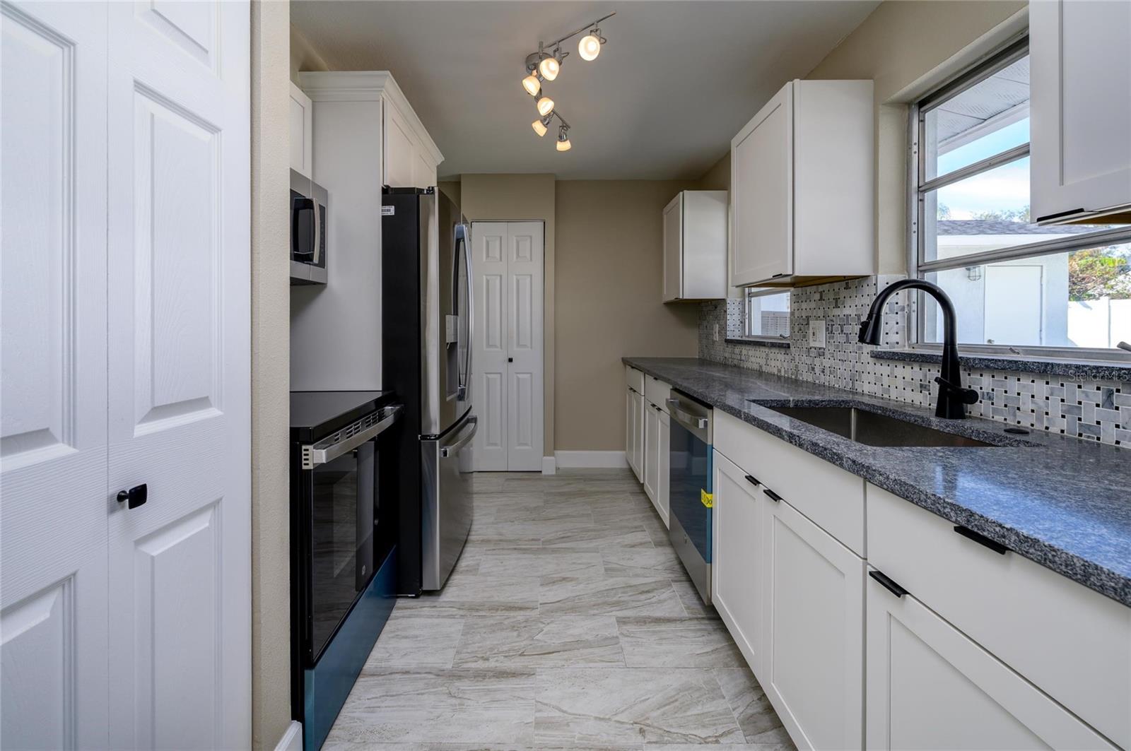 RIDGEWOOD RIVIERA - Residential