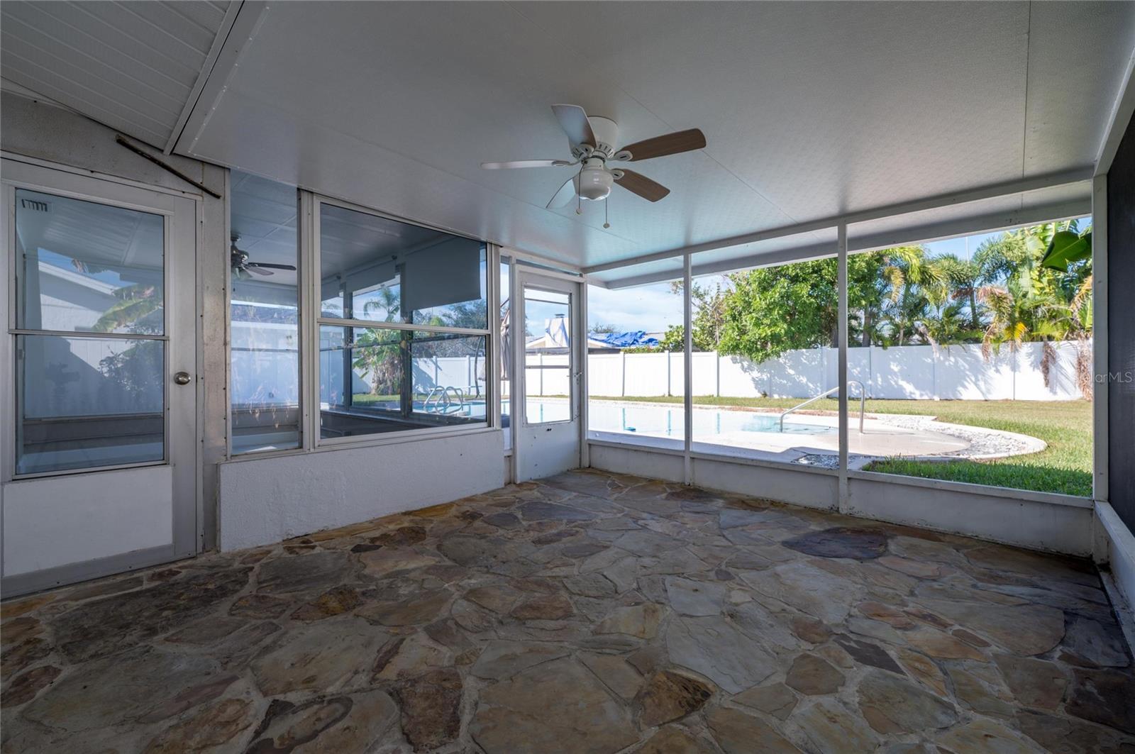 RIDGEWOOD RIVIERA - Residential