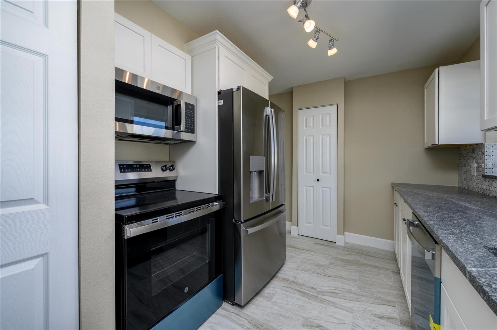 RIDGEWOOD RIVIERA - Residential