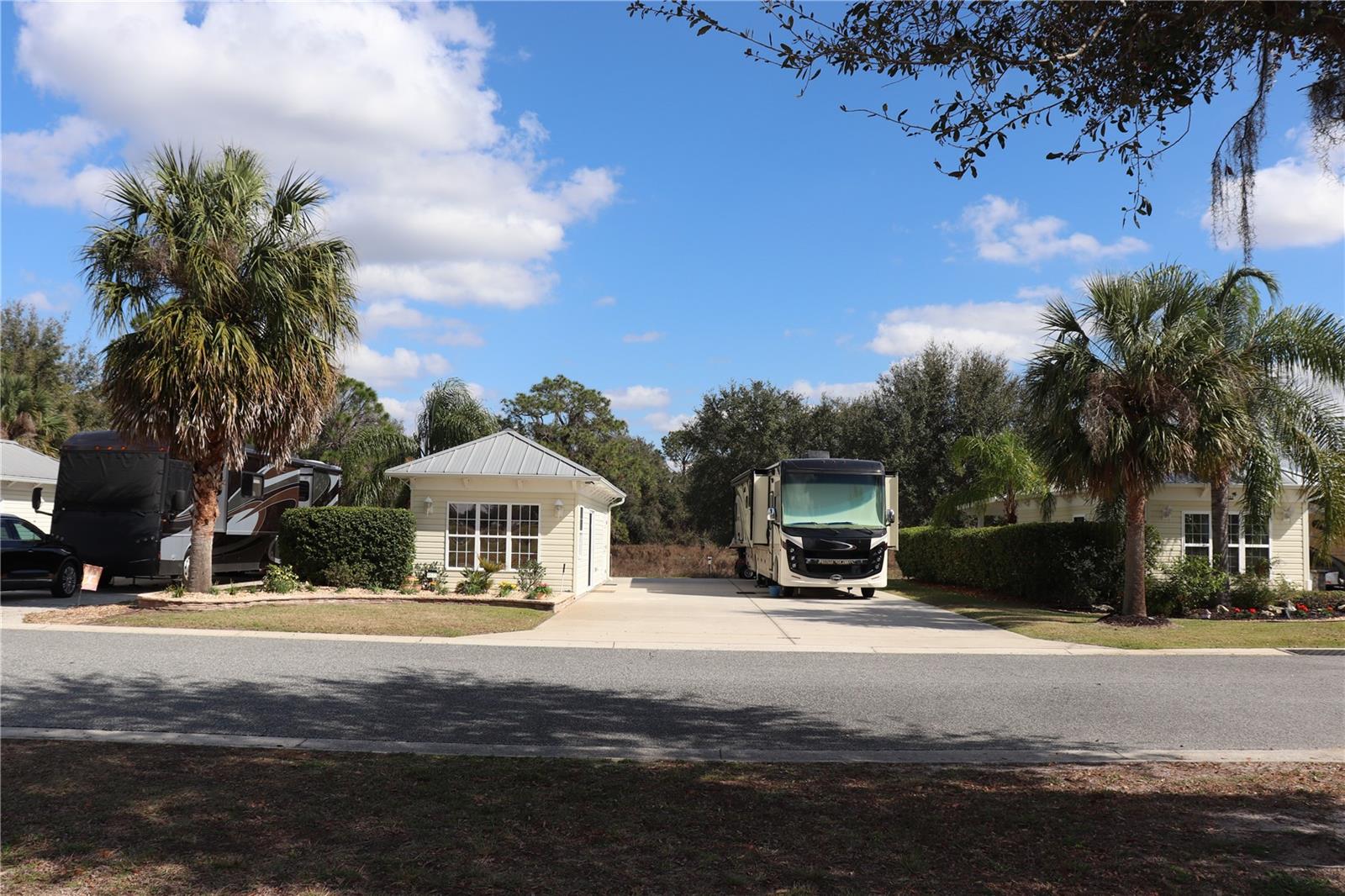 FLORIDA GRANDE MOTOR COACH RESIDENCE - Land