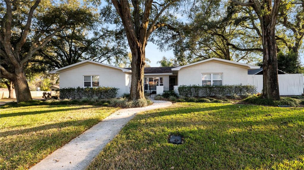 Photo of 1737 Tierra Alta Drive, Lakeland, FL 33813 (MLS # L4959373)