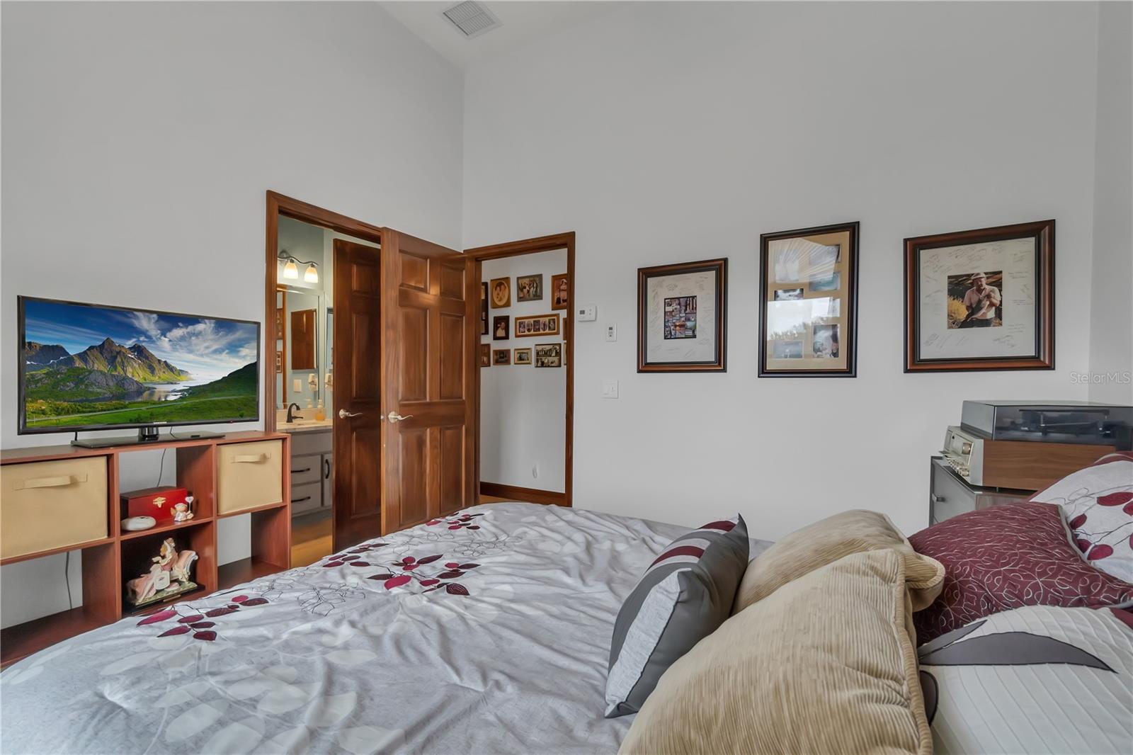 LIZZIE VIEW - Residential