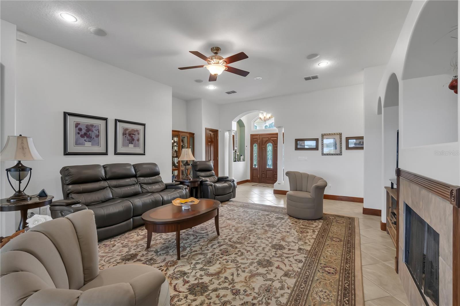 LIZZIE VIEW - Residential