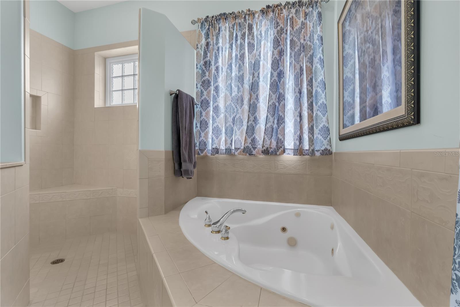 LIZZIE VIEW - Residential