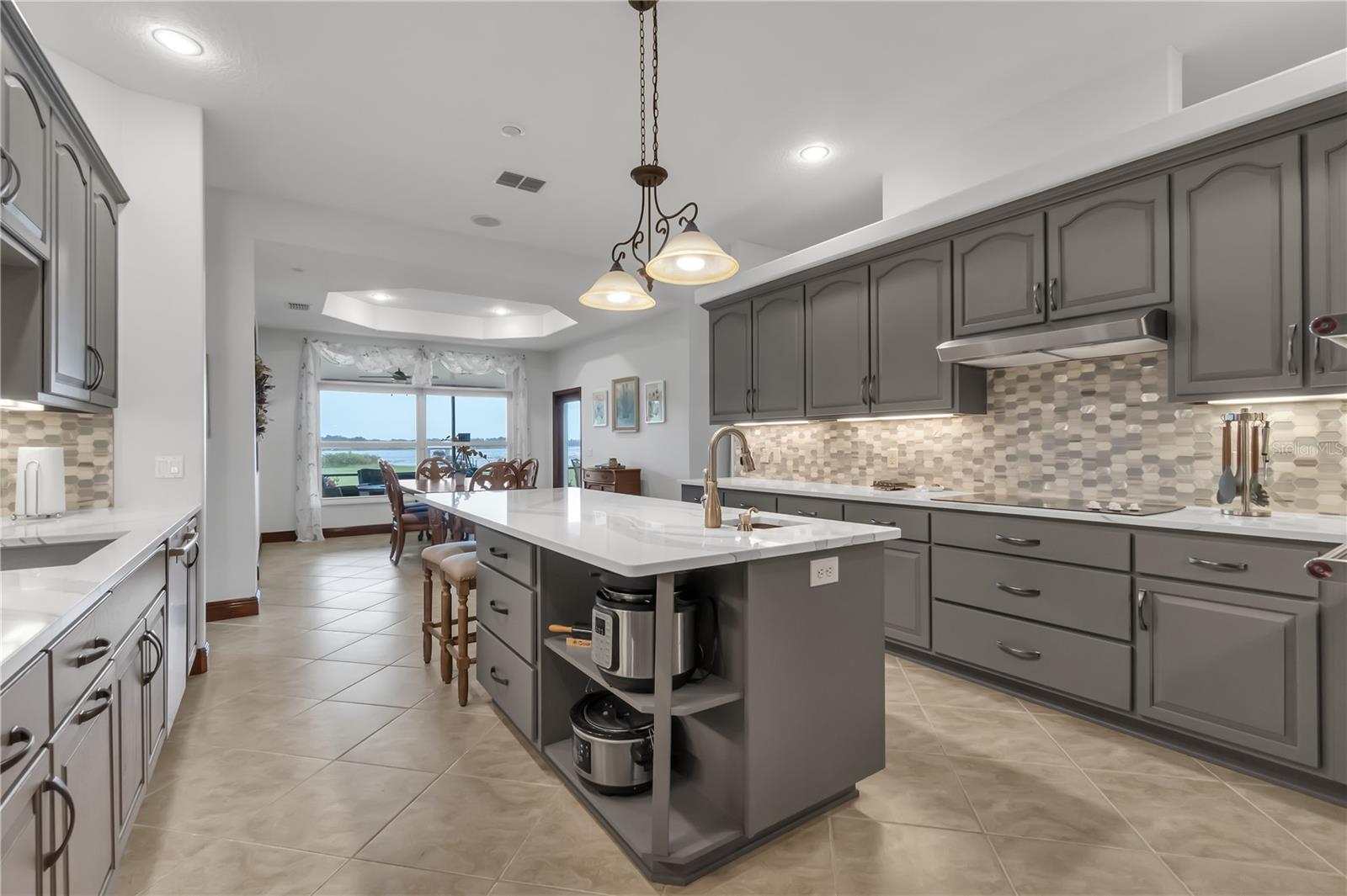 LIZZIE VIEW - Residential