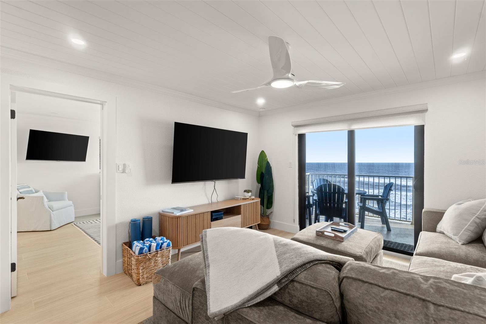 HACIENDA DEL SOL CONDO - Residential