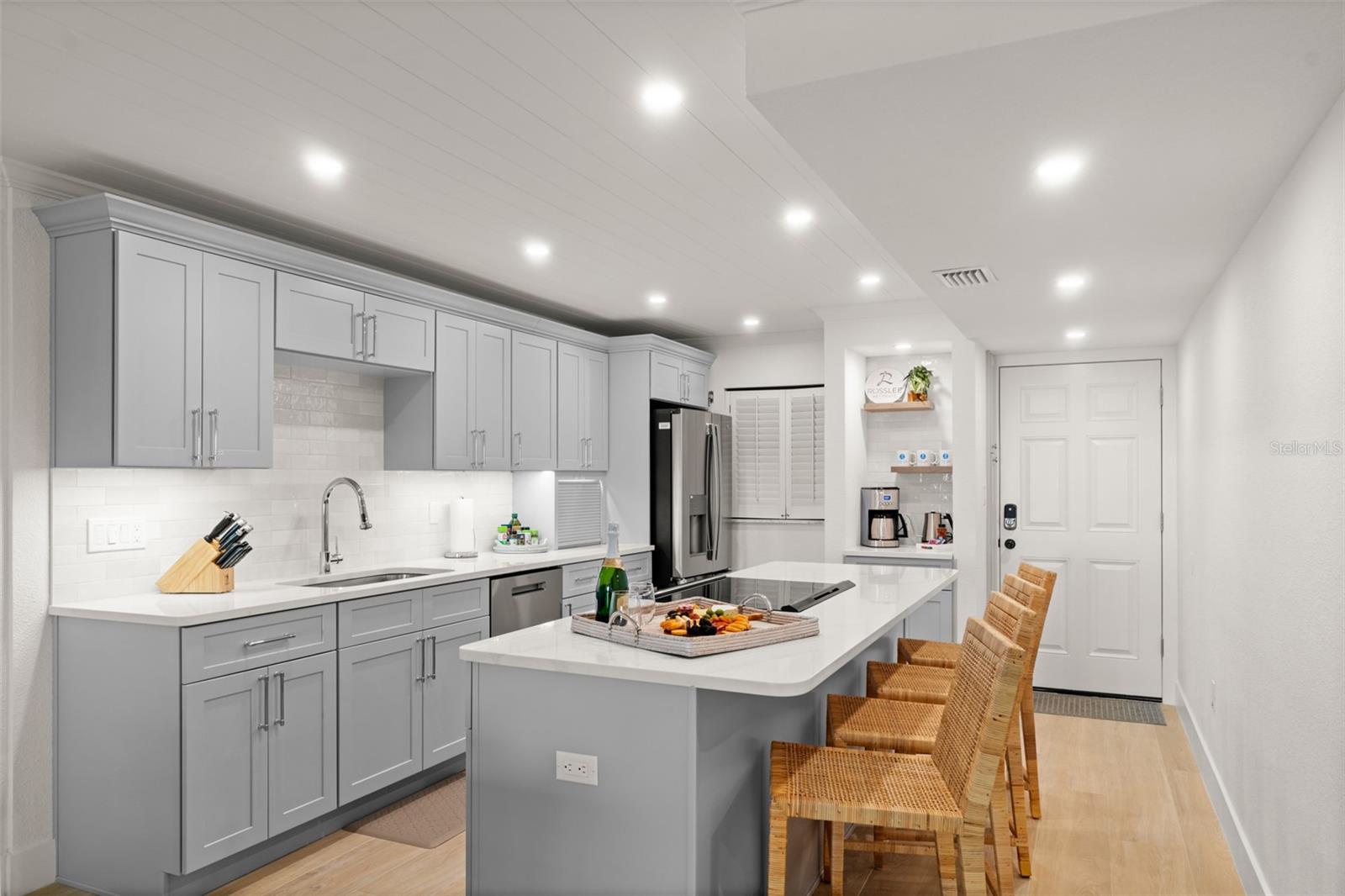 HACIENDA DEL SOL CONDO - Residential