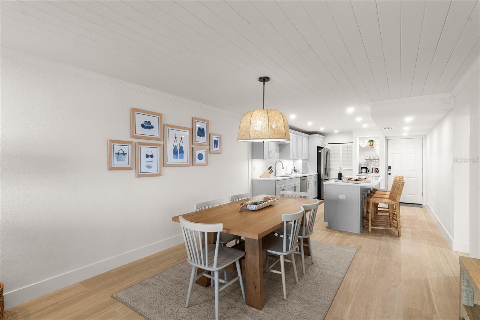 HACIENDA DEL SOL CONDO - Residential