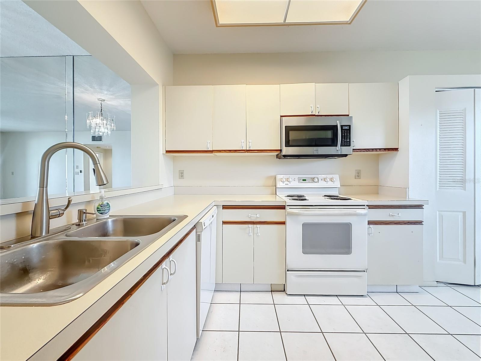 HARBOURSIDE CONDO - Residential