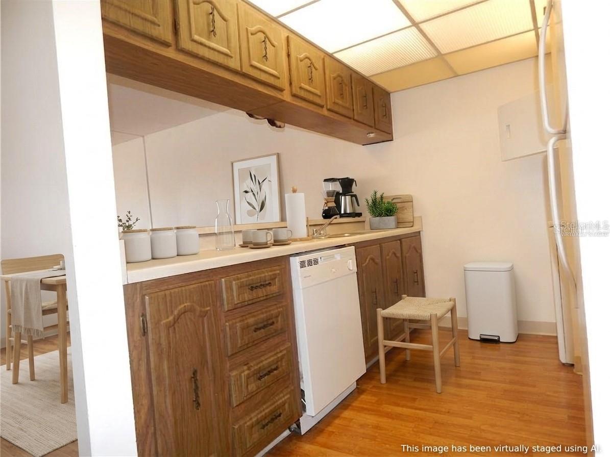 LA CASA CONDOS - Residential
