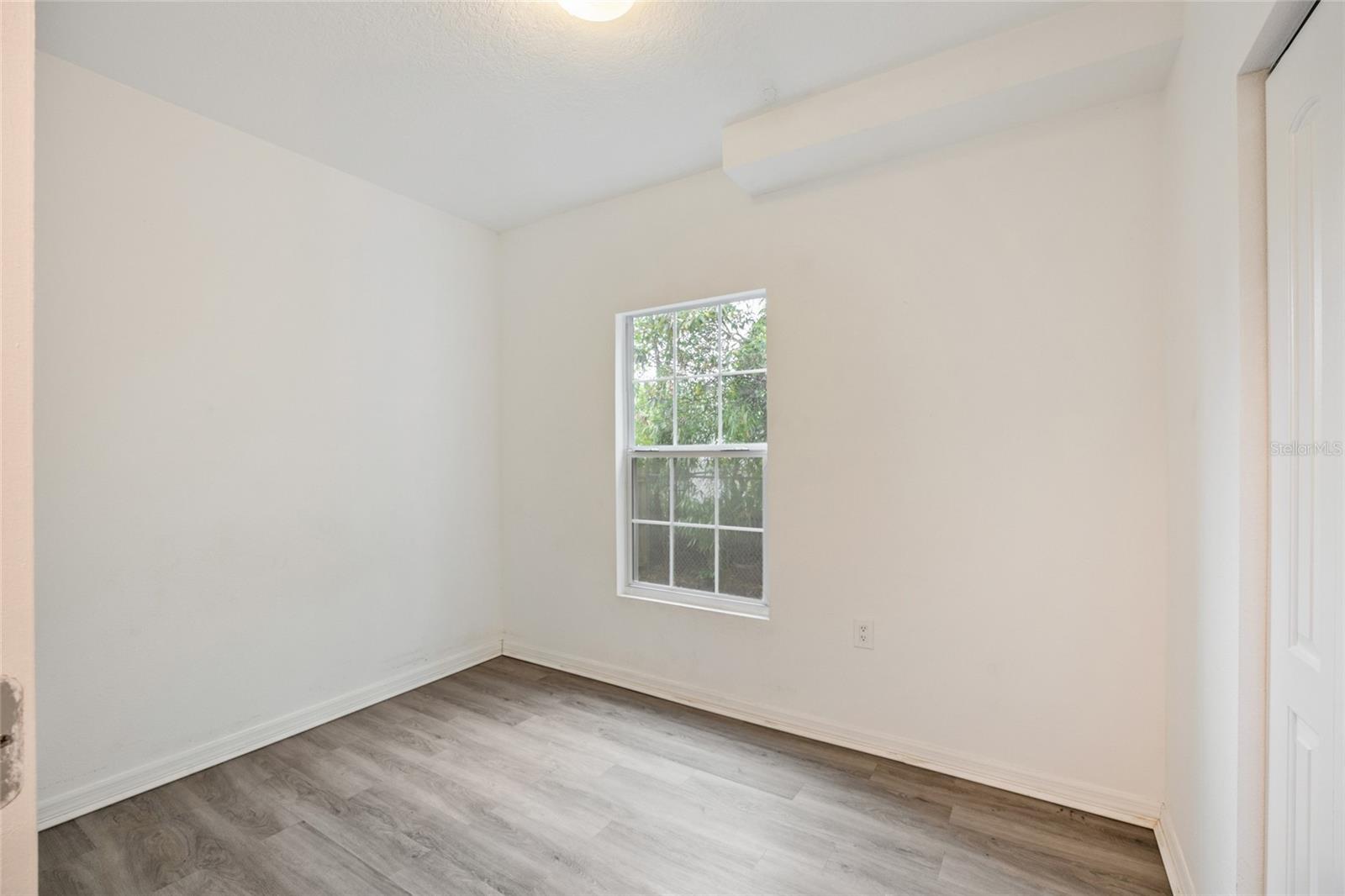 ROSEBURY PARK - Commercial Lease