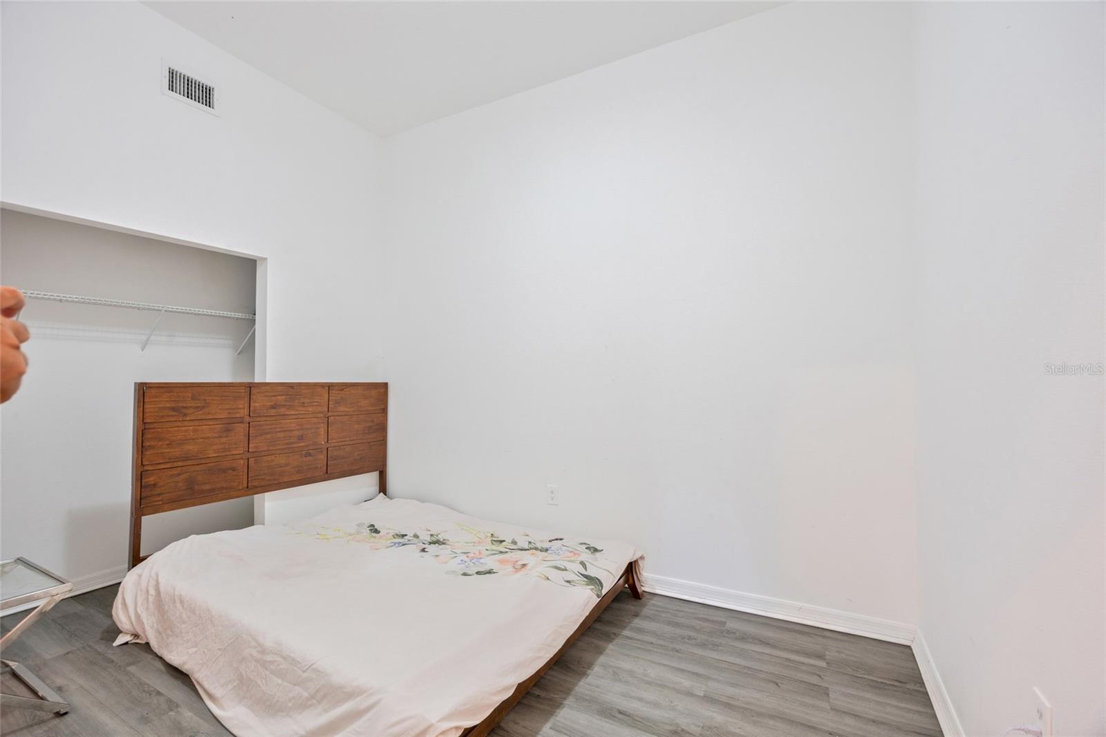 ROSEBURY PARK - Commercial Lease