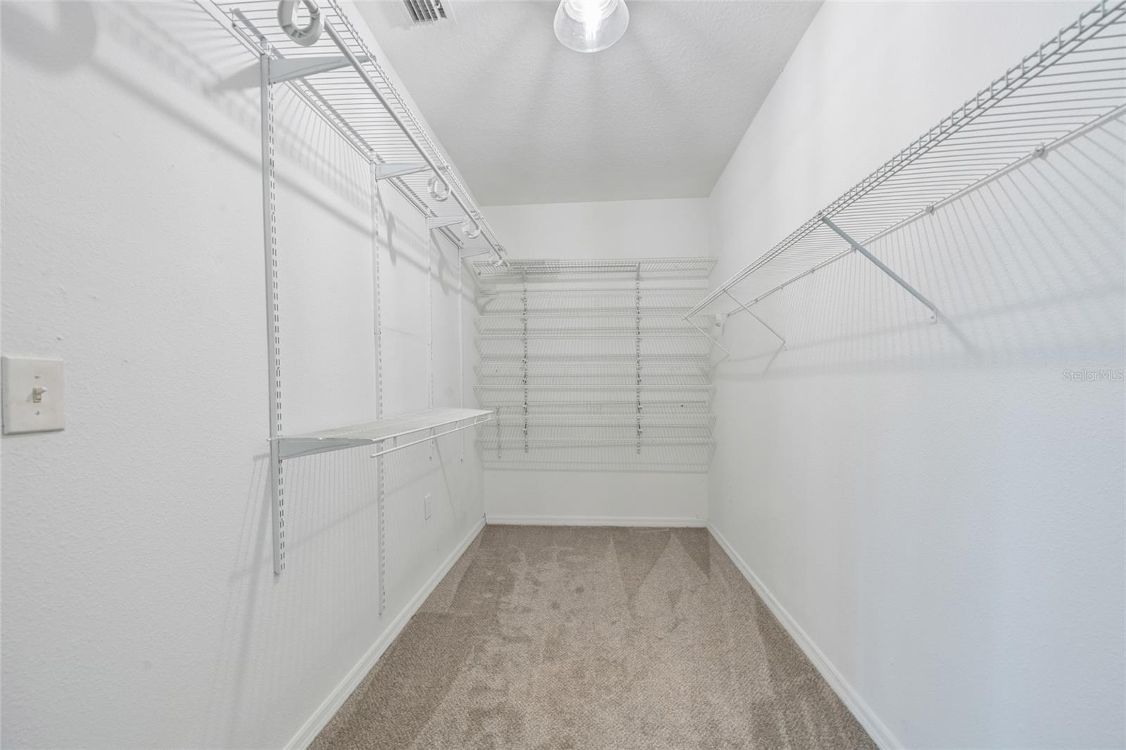 ROSEBURY PARK - Commercial Lease