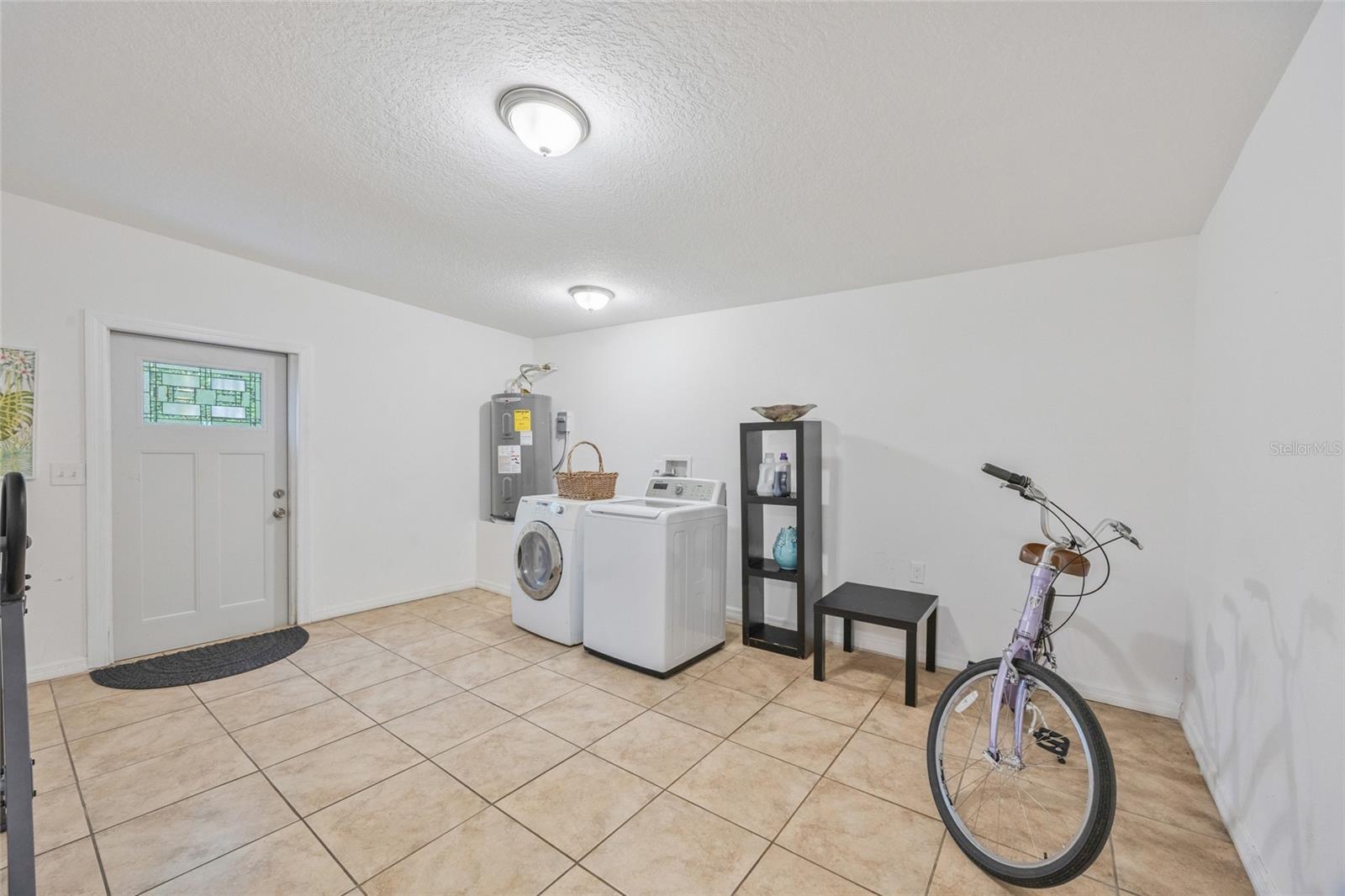 ROSEBURY PARK - Commercial Lease