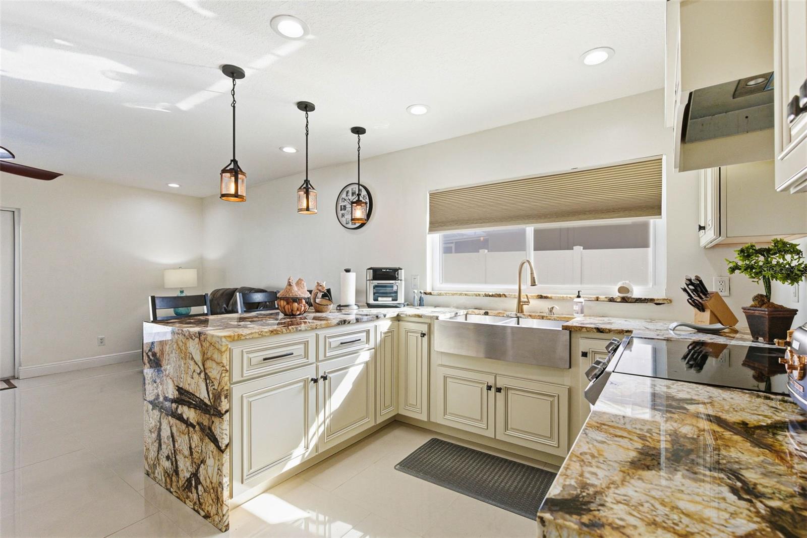 TWELVE OAKS - Residential