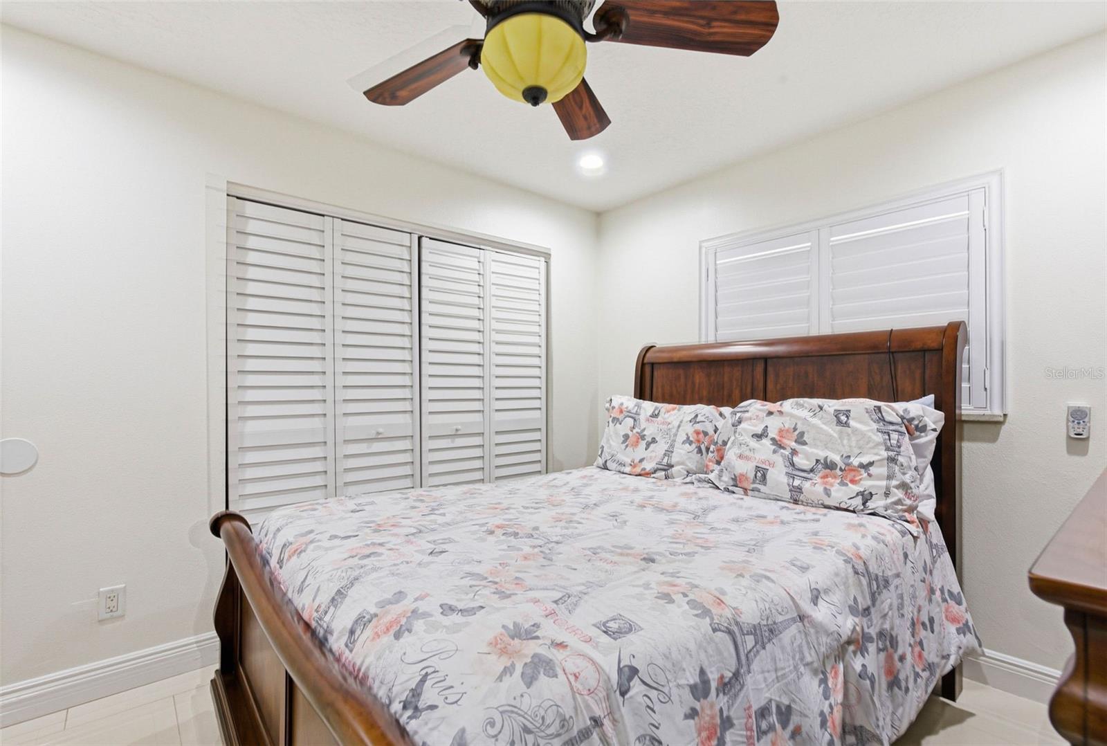 TWELVE OAKS - Residential