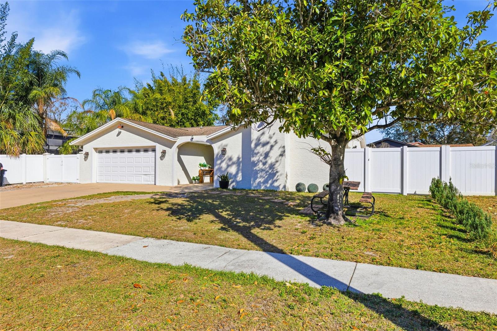 TWELVE OAKS - Residential