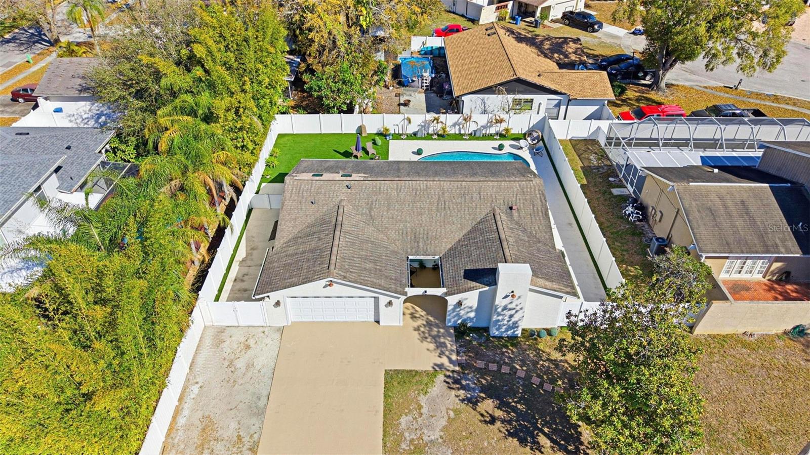 TWELVE OAKS - Residential