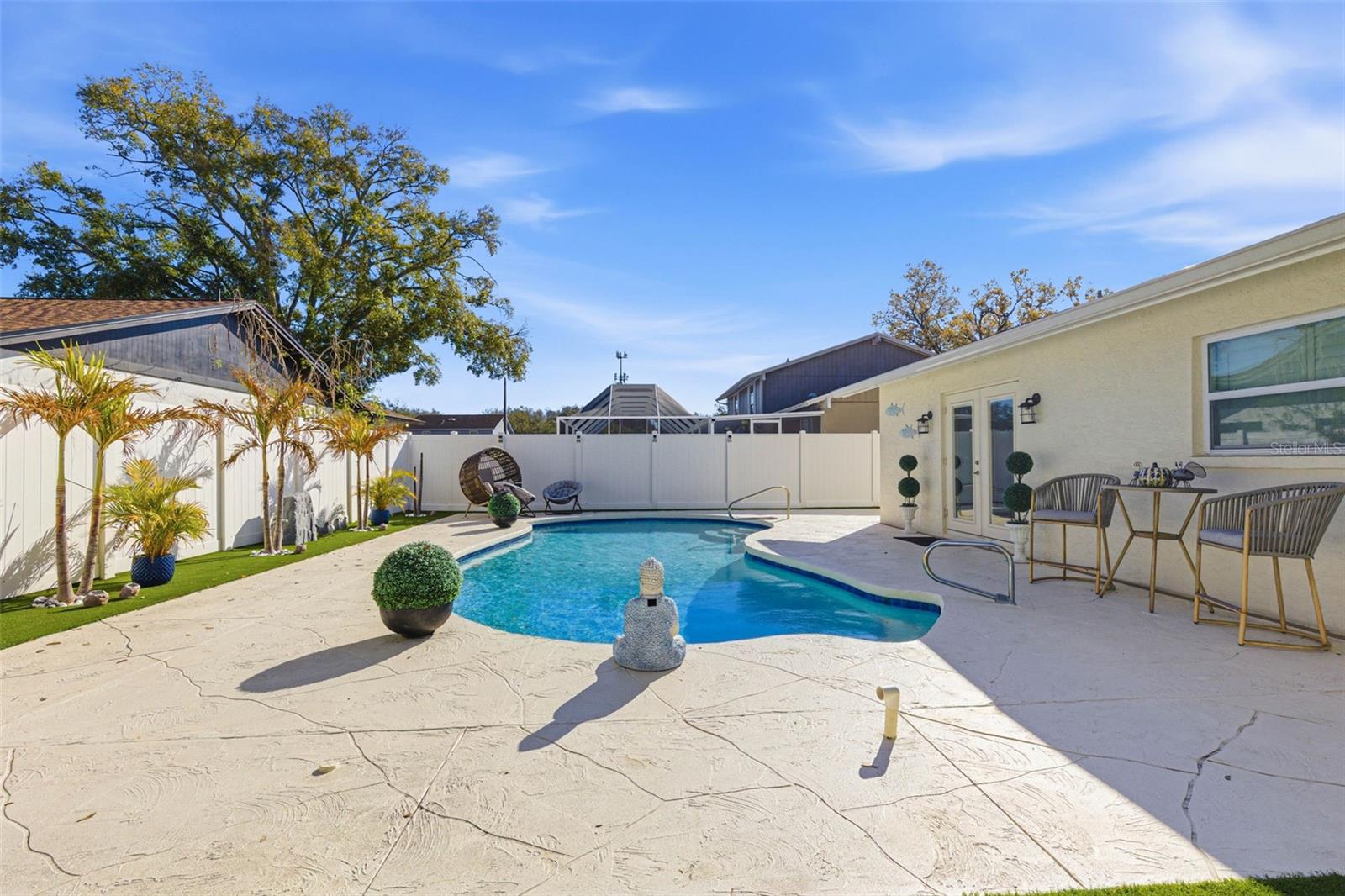 TWELVE OAKS - Residential