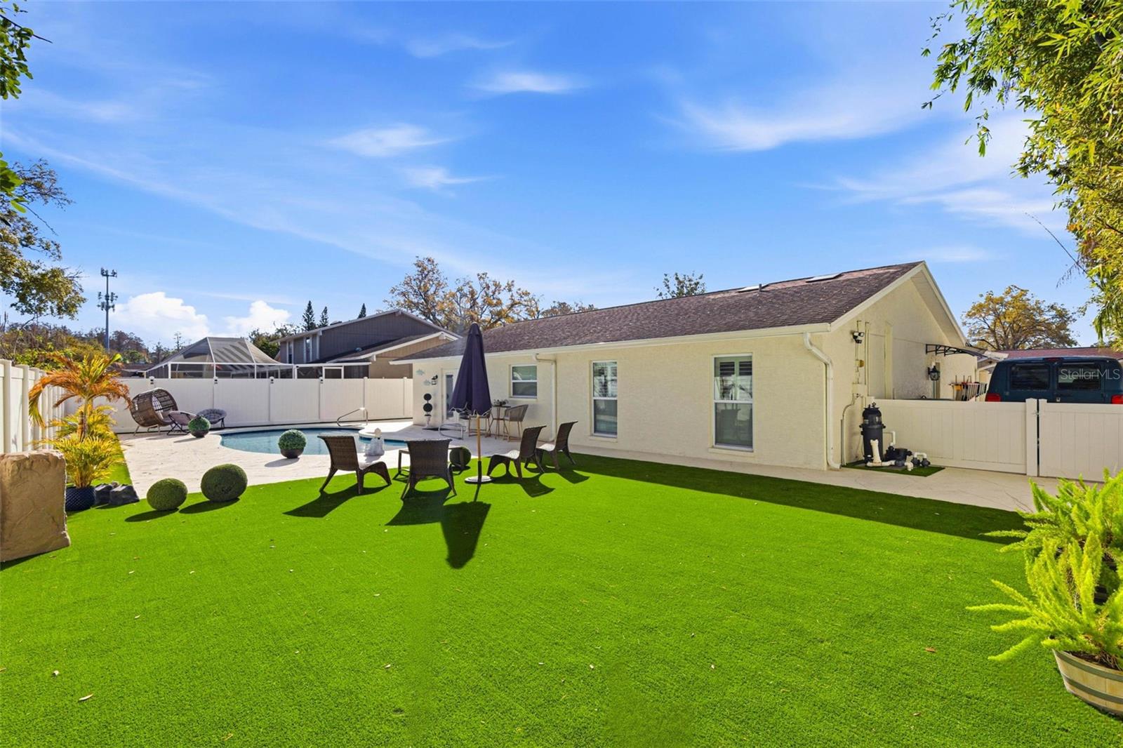 TWELVE OAKS - Residential