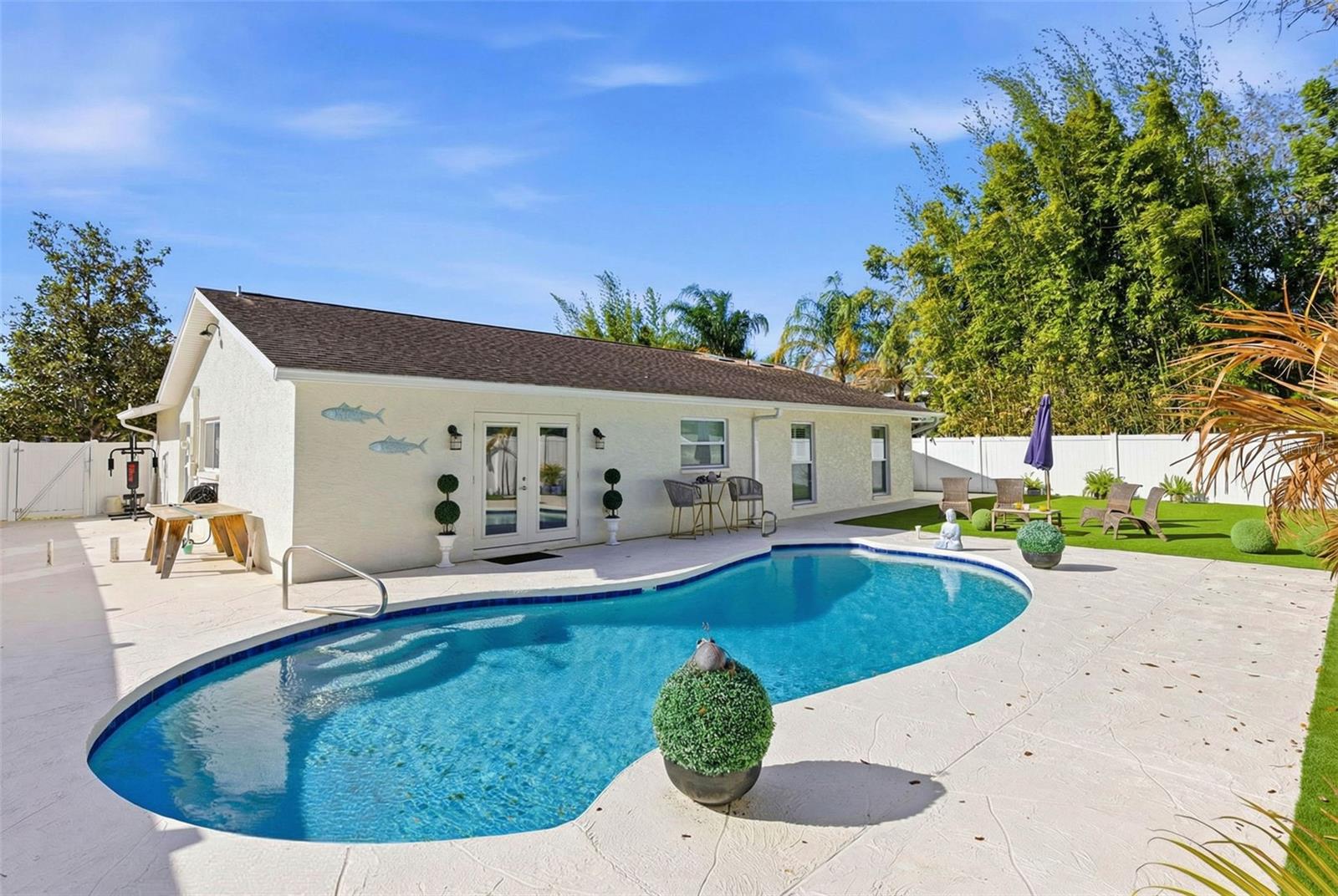 TWELVE OAKS - Residential