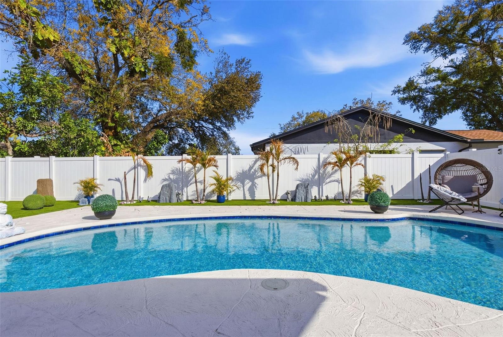 TWELVE OAKS - Residential